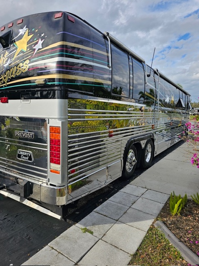 1997  Prevost Liberty XL  For Sale