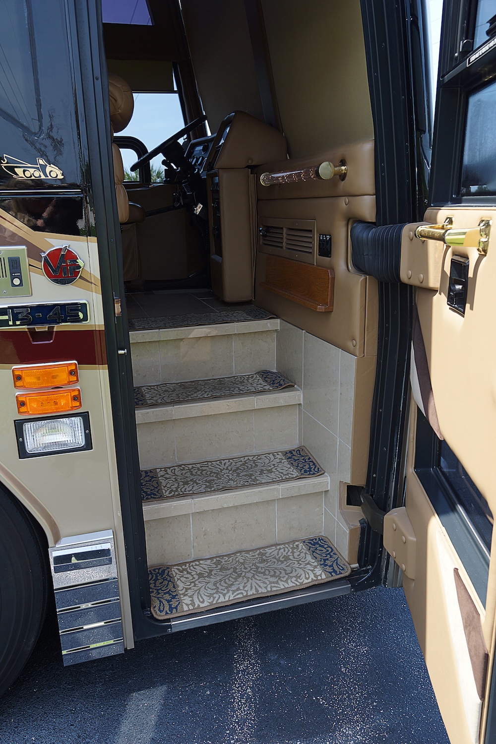 1998 Prevost Angola H3-45 For Sale