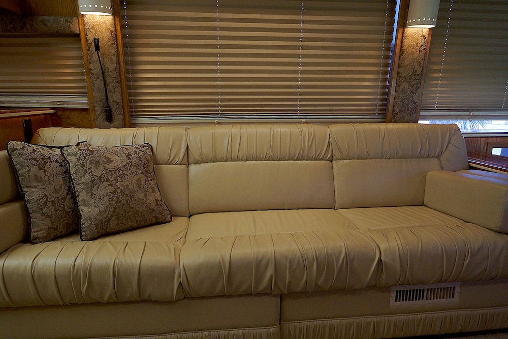 1998 Prevost Angola H3-45 For Sale