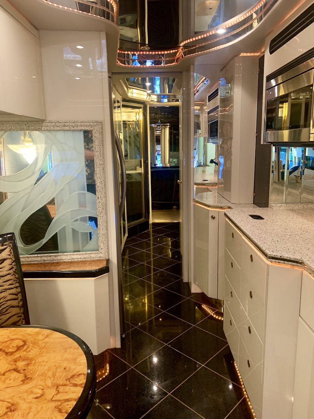 1998 Prevost Featherlite H3-45 For Sale