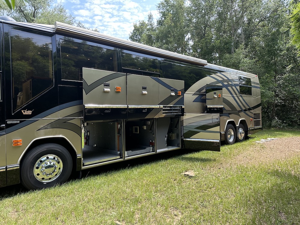 1998 Prevost Featherlite H3-45 For Sale
