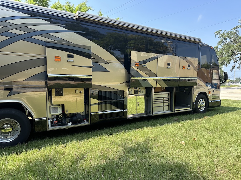 1998 Prevost Featherlite H3-45 For Sale