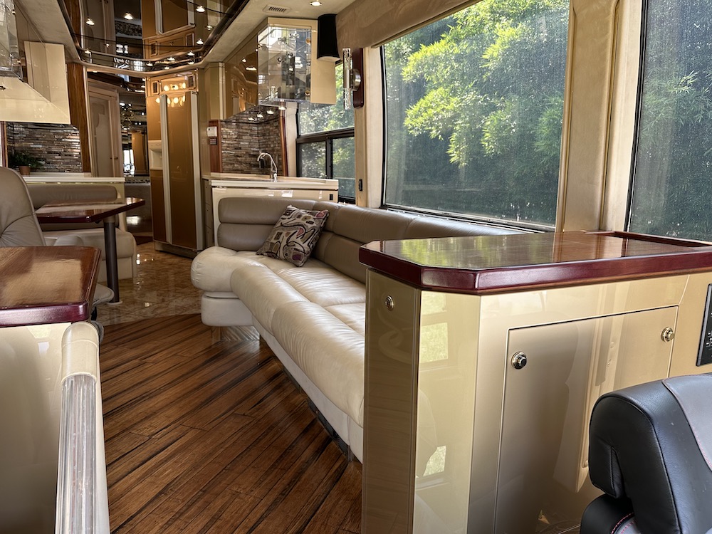 1998 Prevost Featherlite H3-45 For Sale