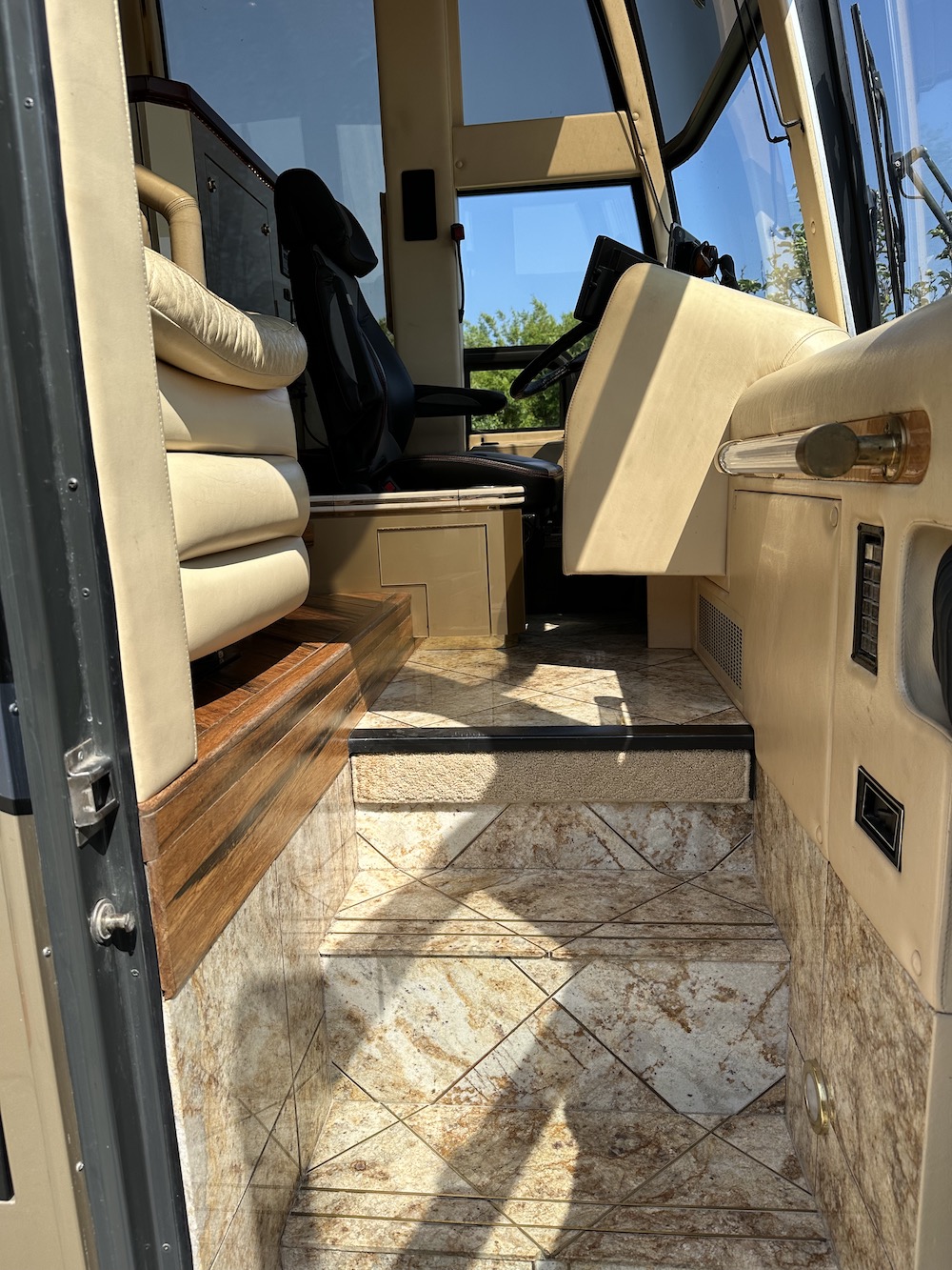 1998 Prevost Featherlite H3-45 For Sale