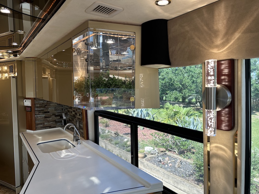 1998 Prevost Featherlite H3-45 For Sale