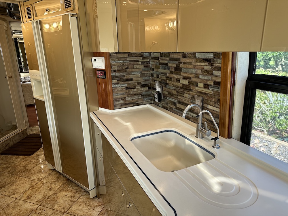 1998 Prevost Featherlite H3-45 For Sale