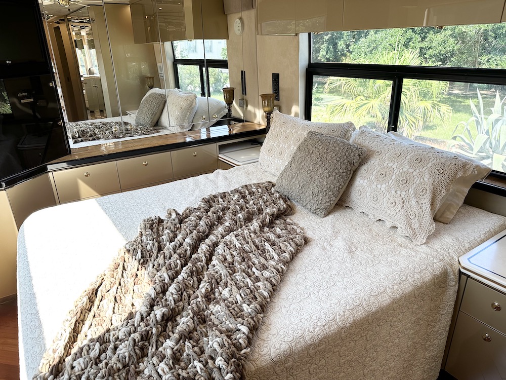1998 Prevost Featherlite H3-45 For Sale