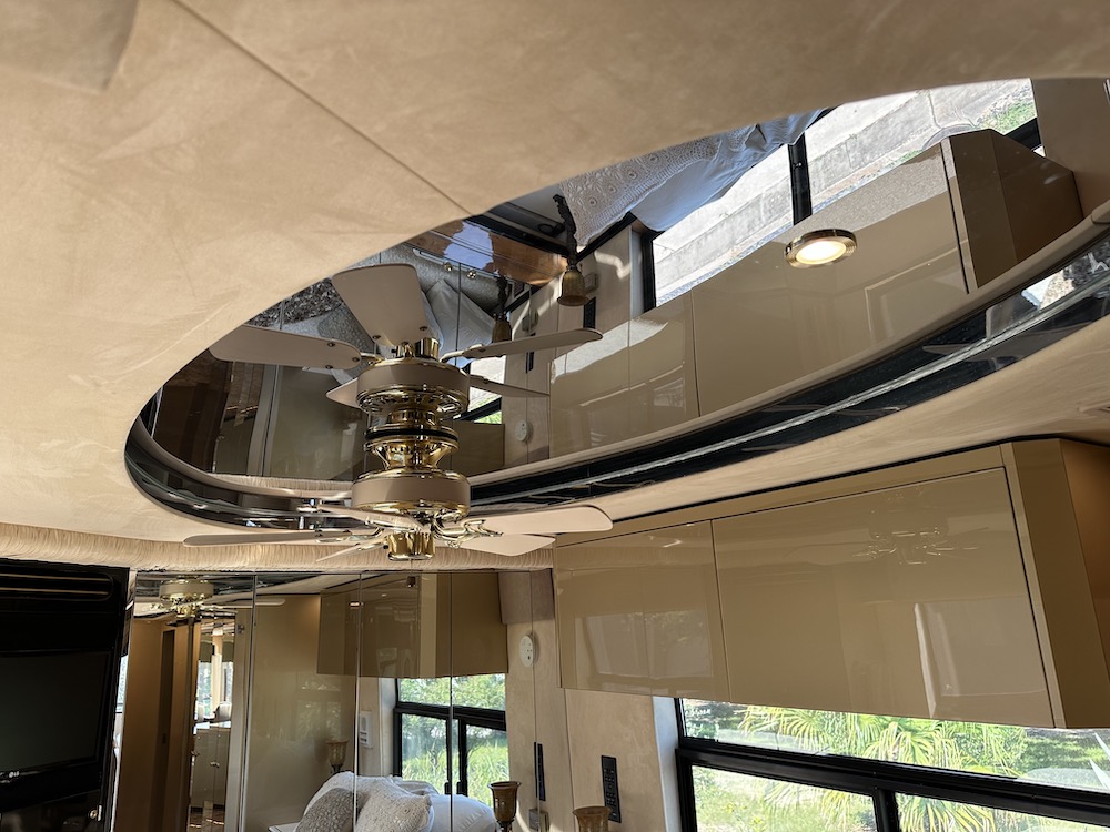 1998 Prevost Featherlite H3-45 For Sale