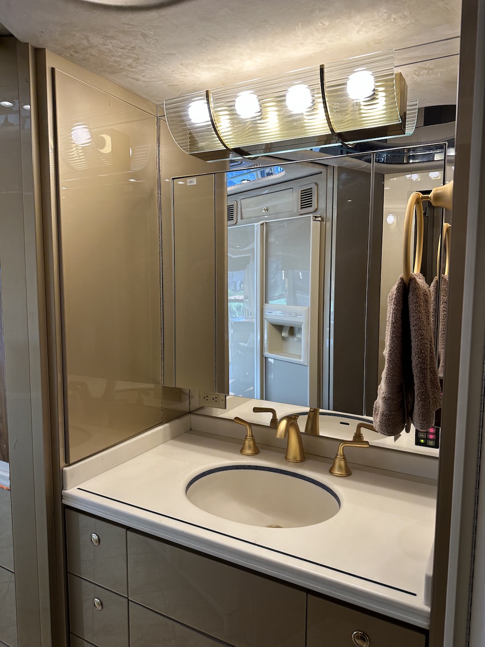 1998 Prevost Featherlite H3-45 For Sale
