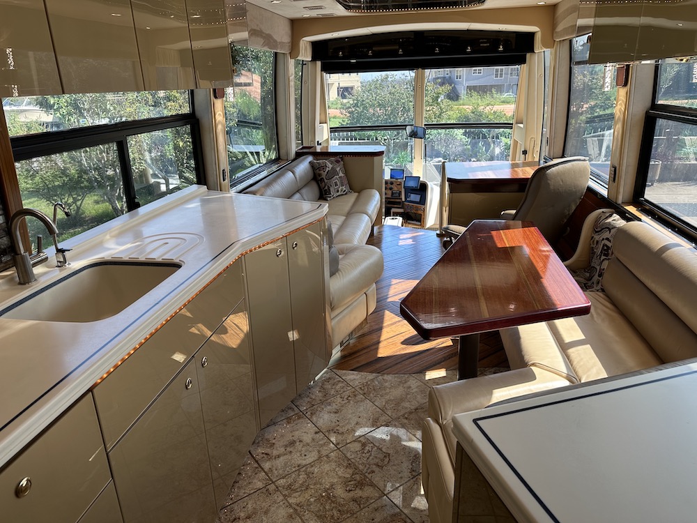 1998 Prevost Featherlite H3-45 For Sale