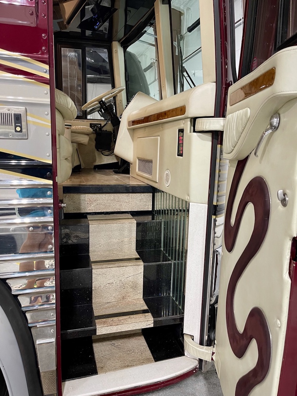 1998 Prevost Featherlite XL For Sale