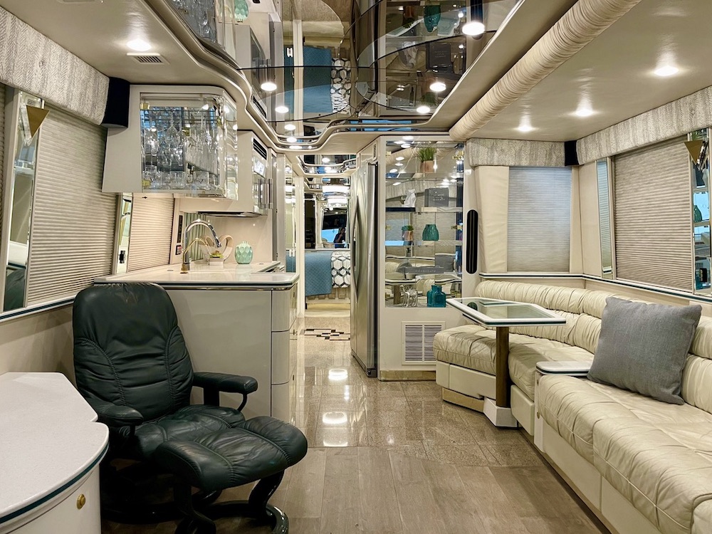 1998 Prevost Featherlite XL For Sale