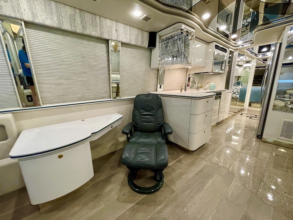 1998 Prevost Featherlite XL For Sale