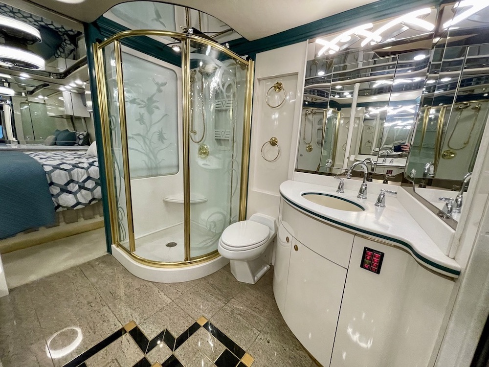 1998 Prevost Featherlite XL For Sale