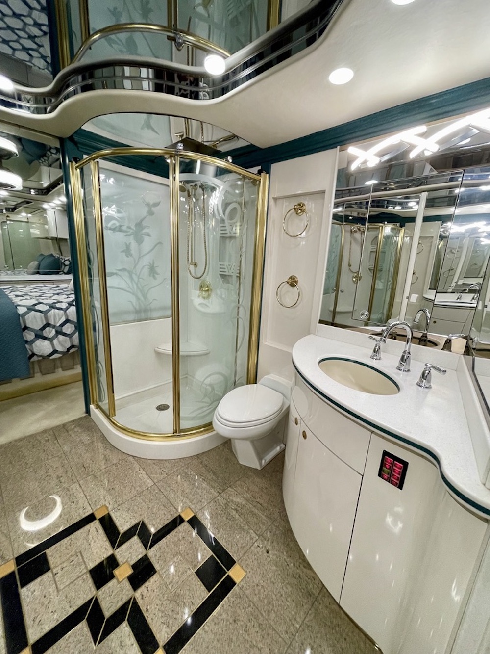 1998 Prevost Featherlite XL For Sale