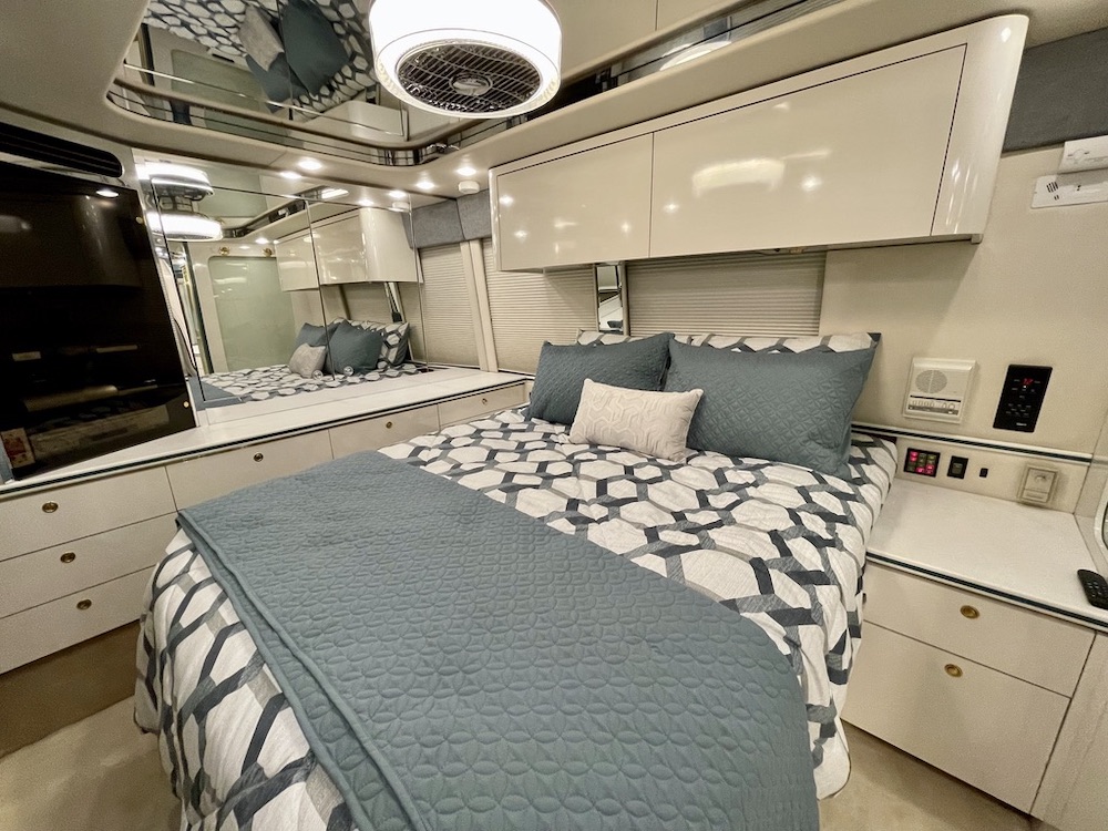 1998 Prevost Featherlite XL For Sale