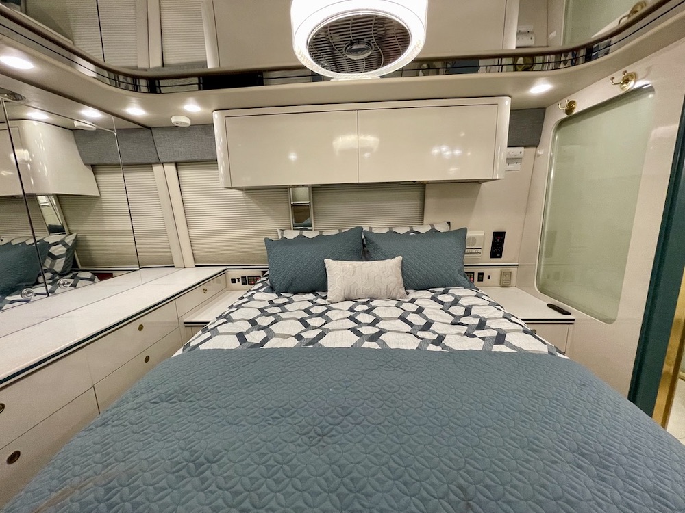 1998 Prevost Featherlite XL For Sale