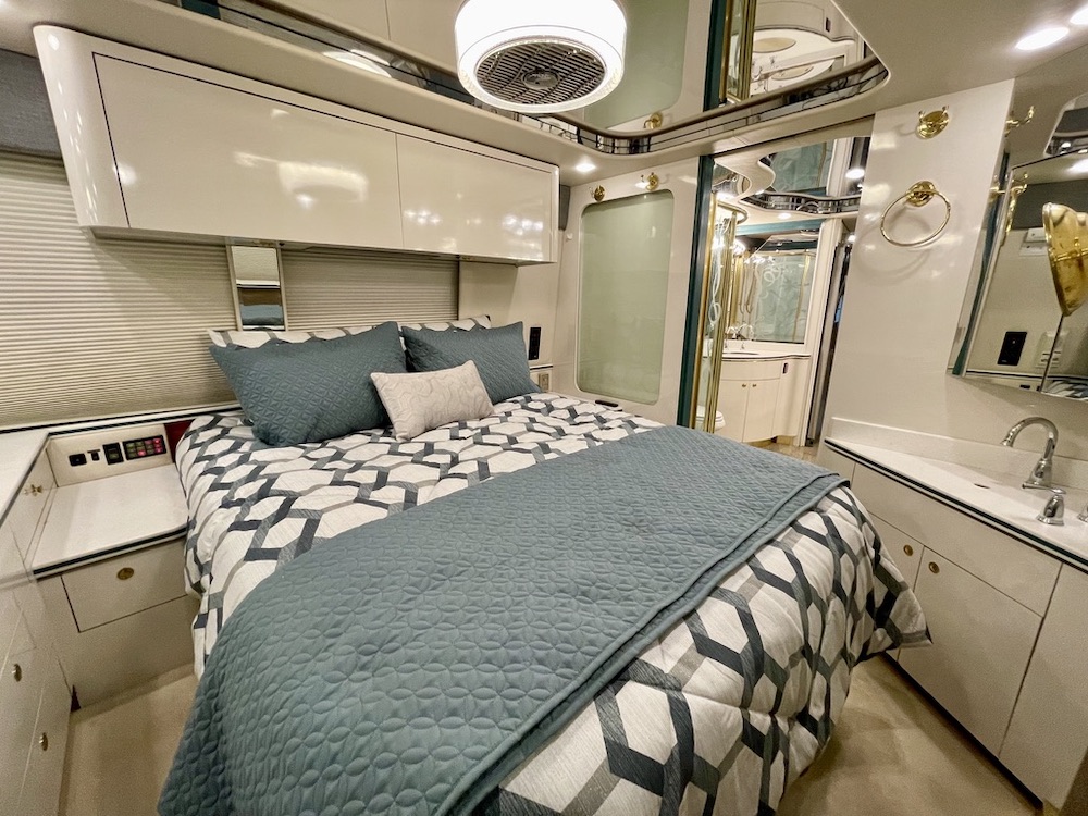 1998 Prevost Featherlite XL For Sale