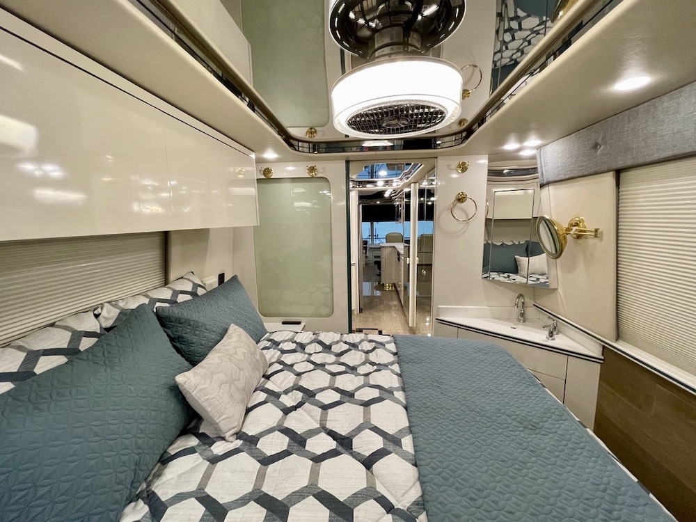 1998 Prevost Featherlite XL For Sale