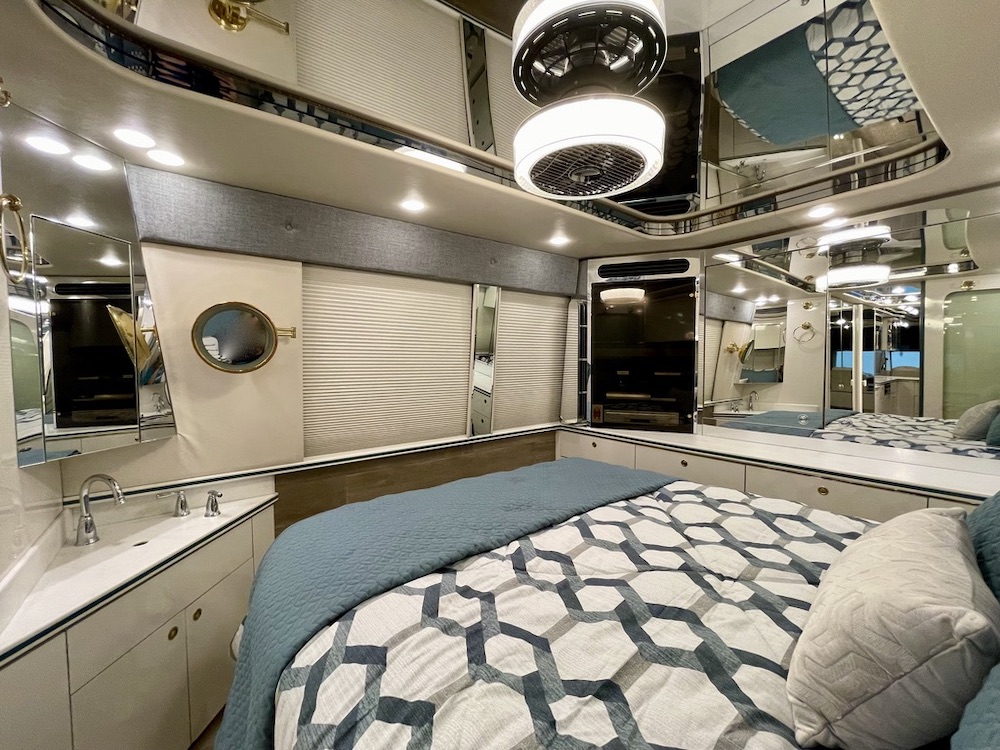 1998 Prevost Featherlite XL For Sale