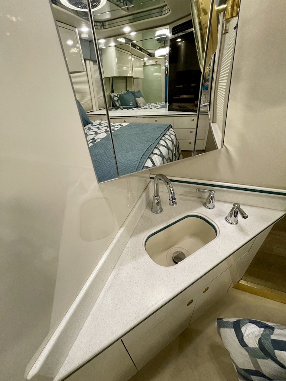 1998 Prevost Featherlite XL For Sale