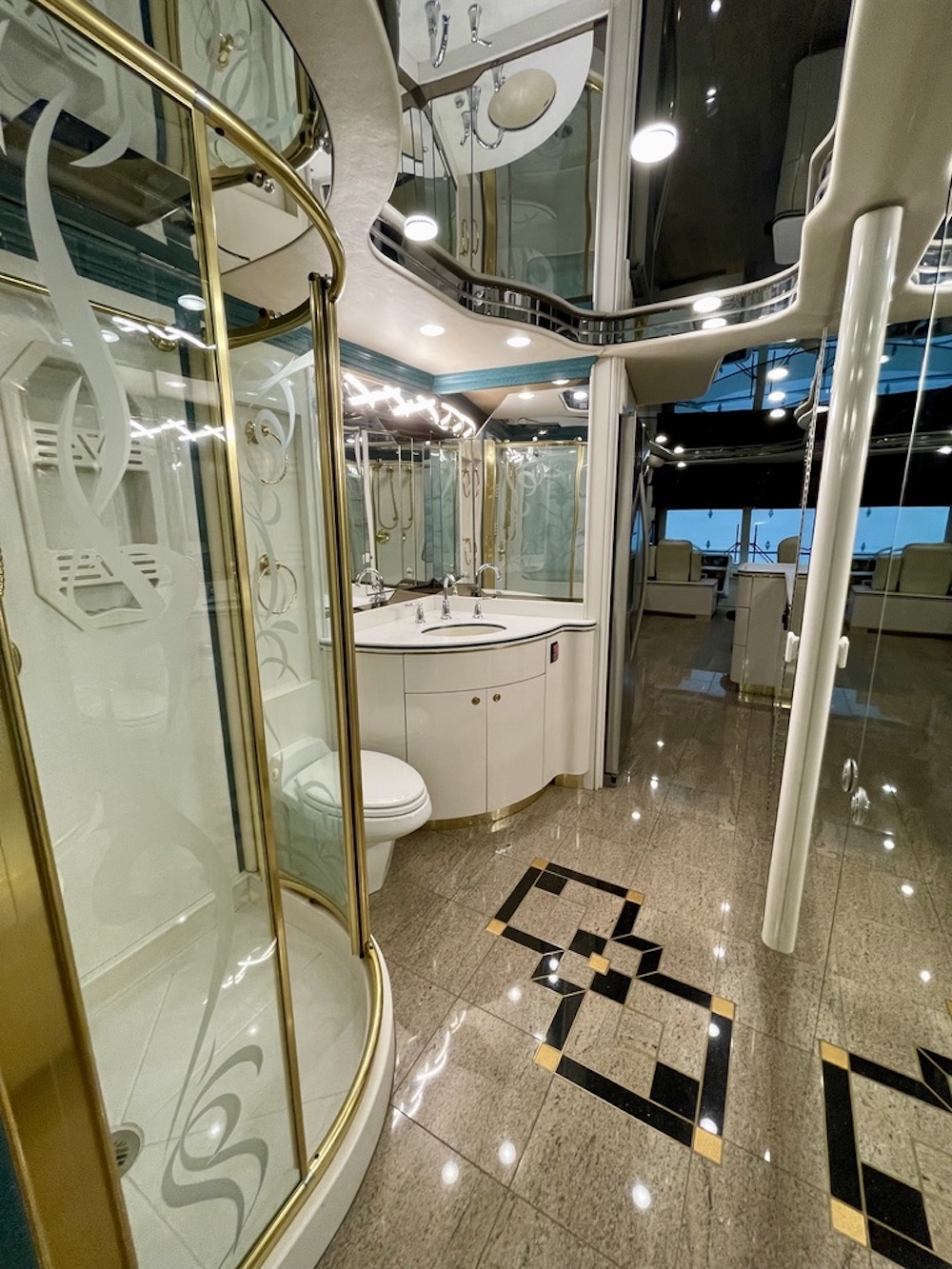 1998 Prevost Featherlite XL For Sale