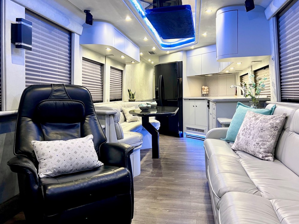 1999 Prevost Country Coach XL For Sale
