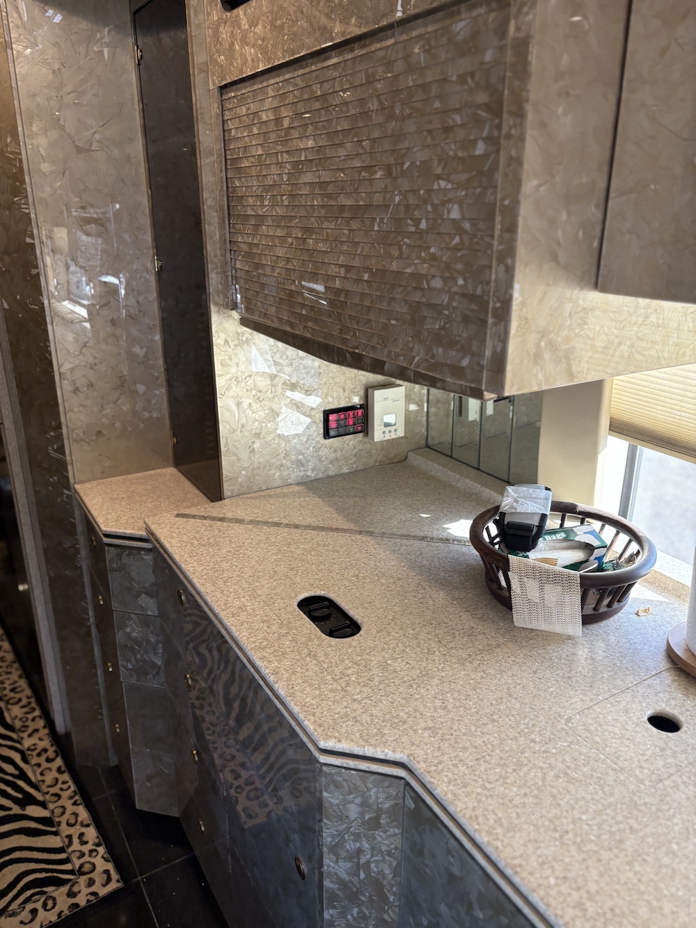 1999 Prevost Featherlite  H3-45 For Sale