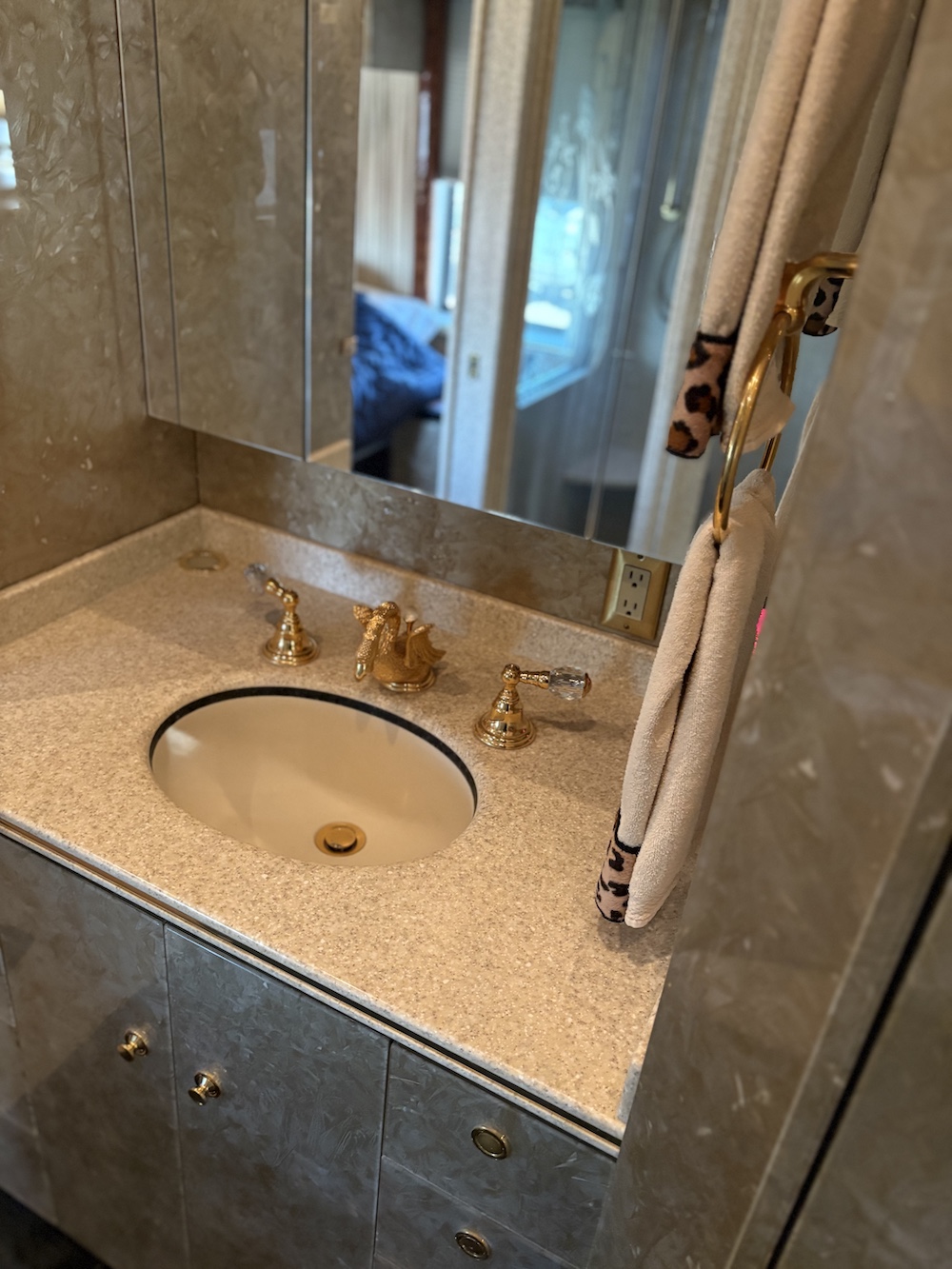 1999 Prevost Featherlite  H3-45 For Sale