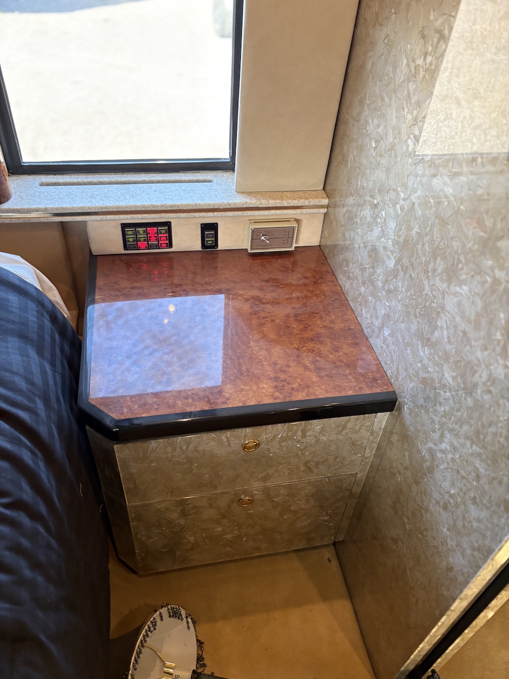 1999 Prevost Featherlite  H3-45 For Sale