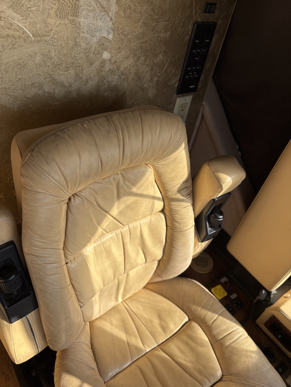 1999 Prevost Featherlite  H3-45 For Sale