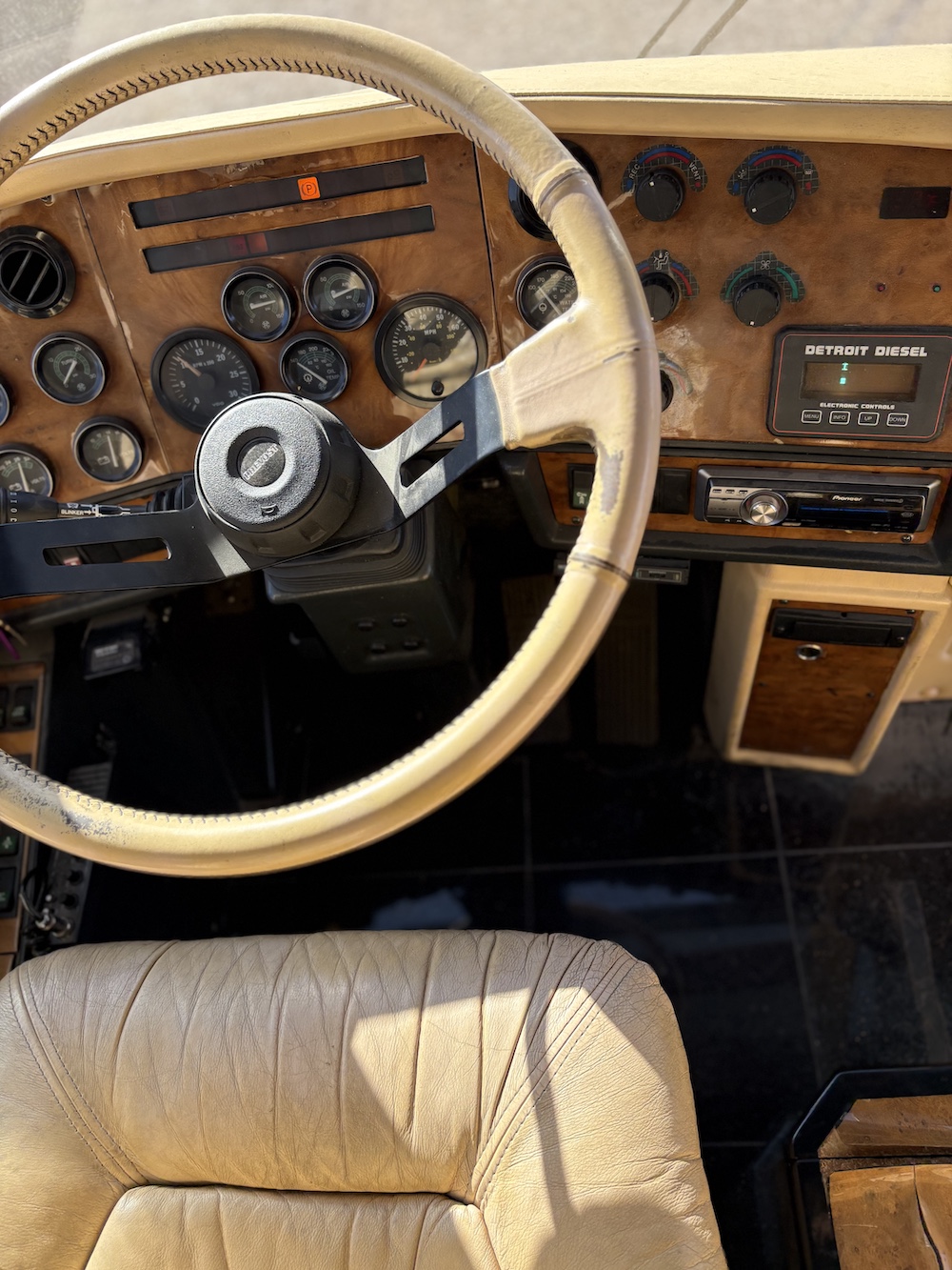 1999 Prevost Featherlite  H3-45 For Sale