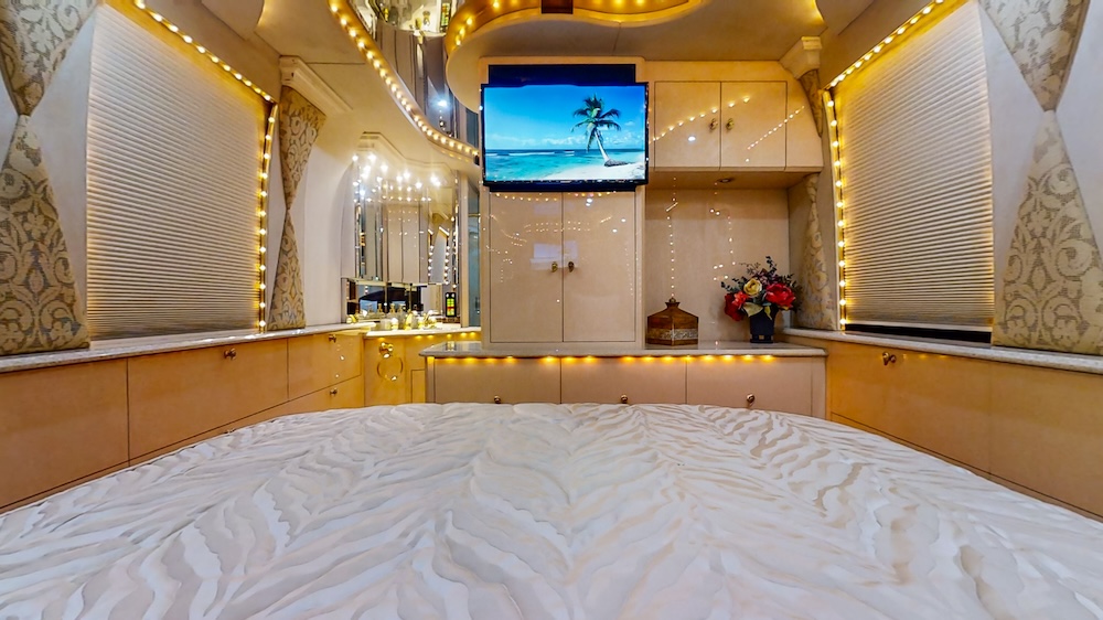 1999 Prevost Liberty XL For Sale