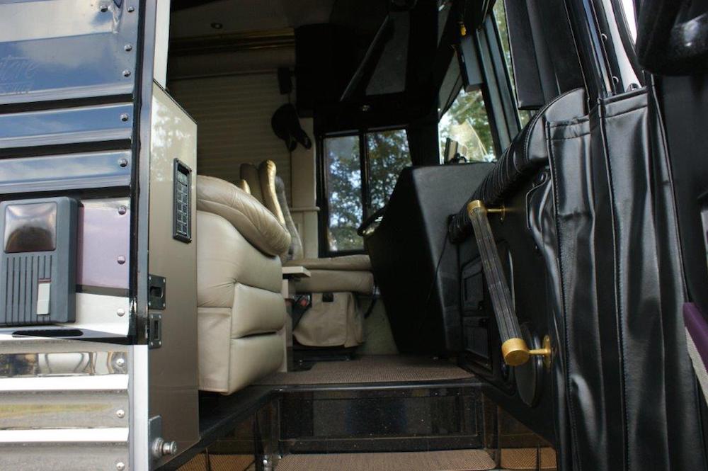 2000 Prevost Featherlite XL For Sale