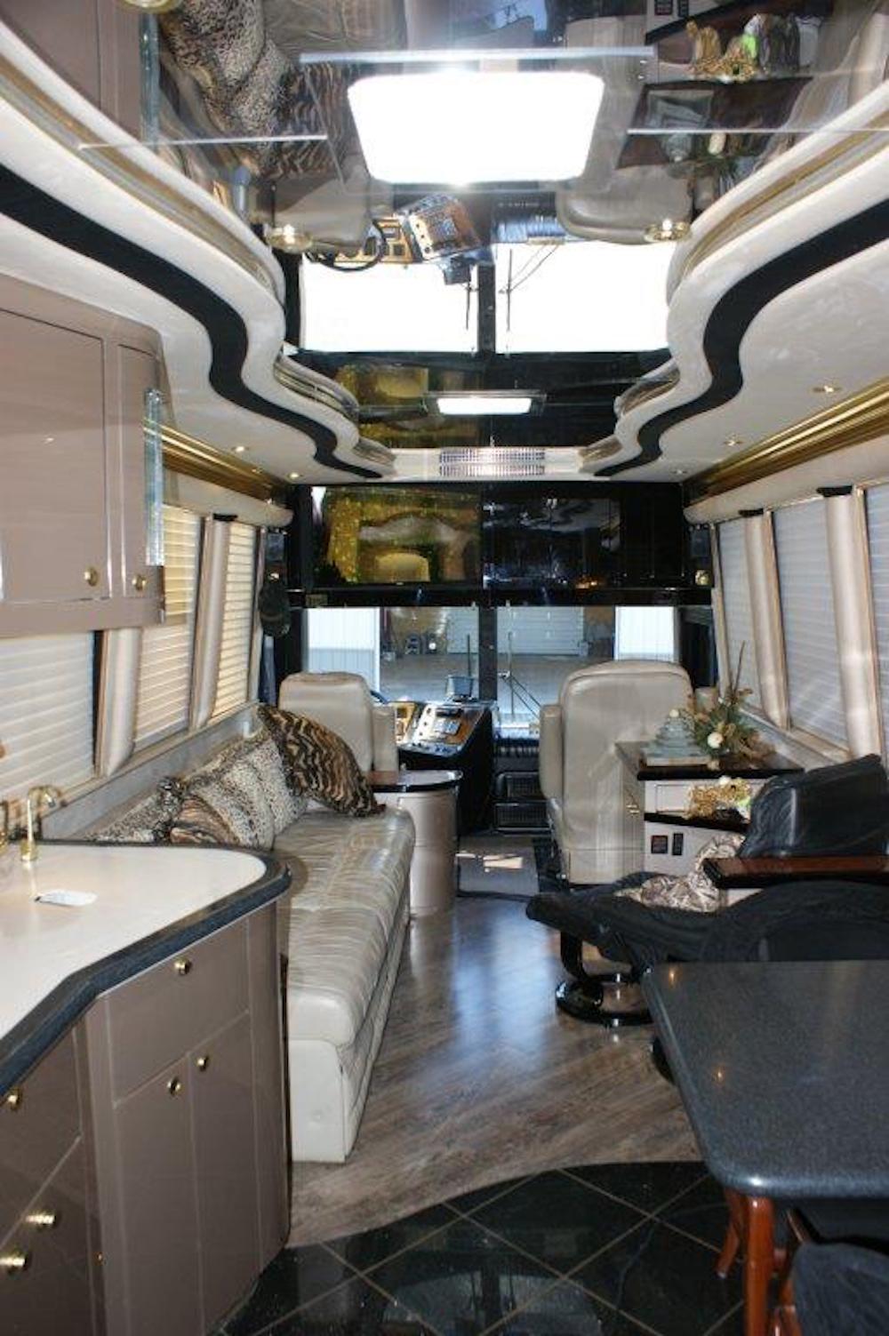 2000 Prevost Featherlite XL For Sale