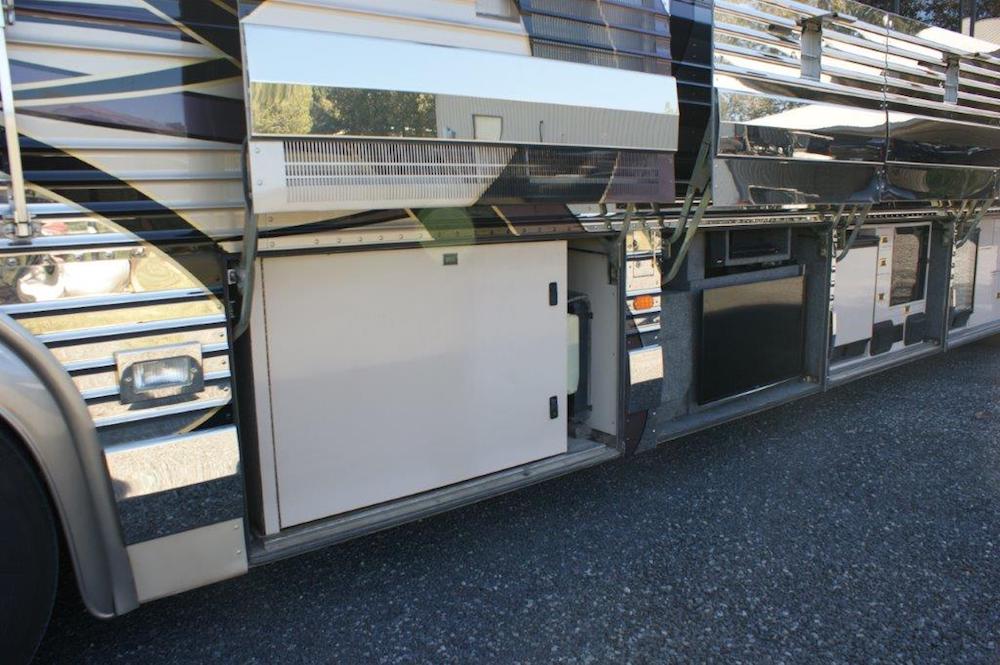 2000 Prevost Featherlite XL For Sale