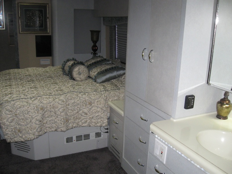 1999 Prevost Angola H3-45 For Sale