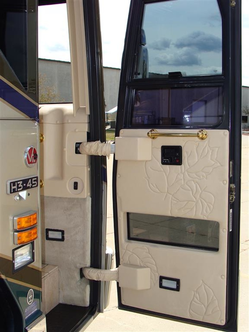 2000 Prevost Country Coach H3-45 For Sale