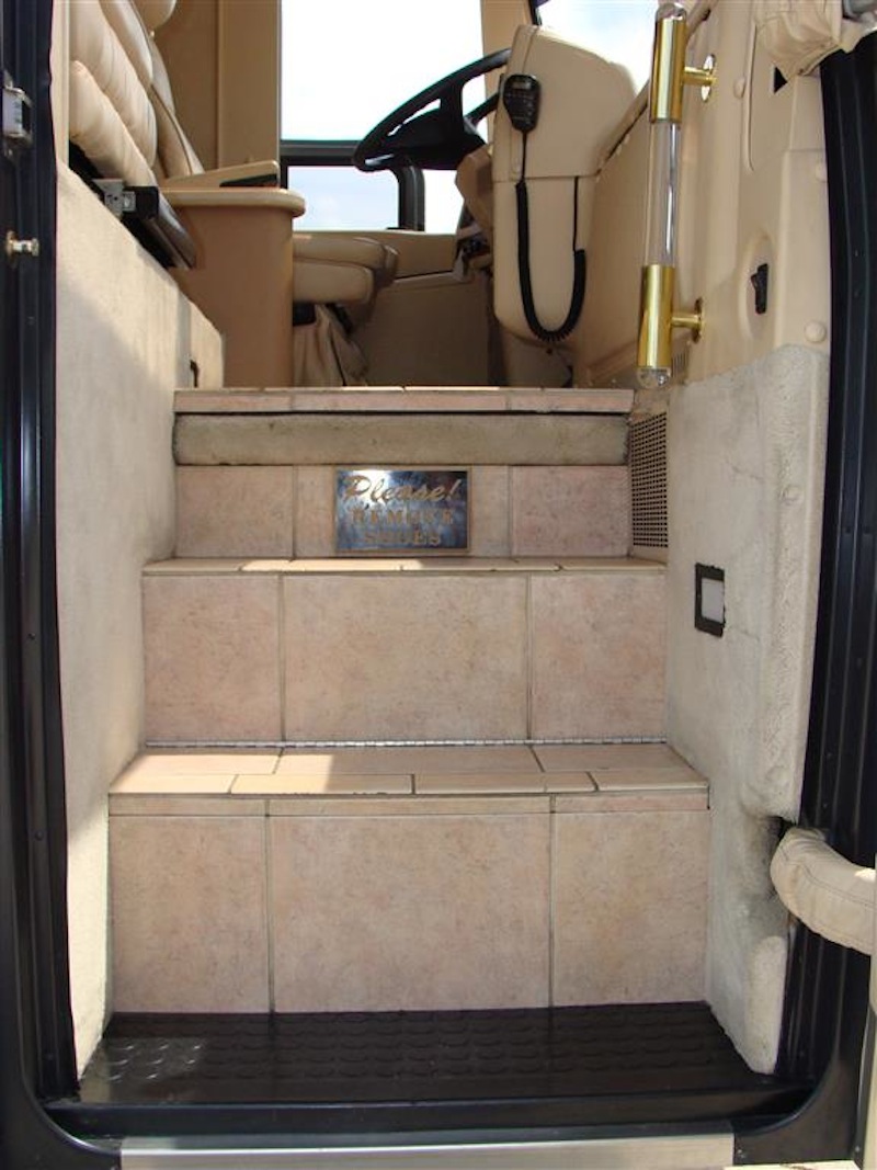 2000 Prevost Country Coach H3-45 For Sale