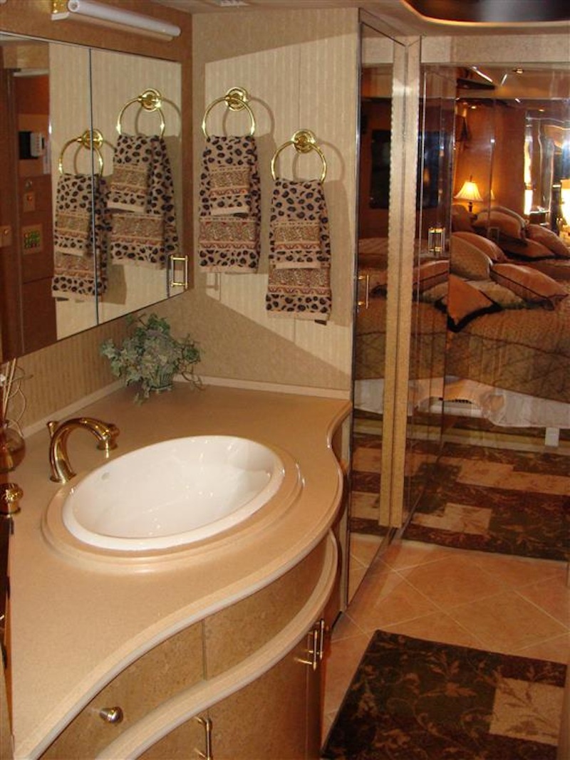 2000 Prevost Country Coach H3-45 For Sale
