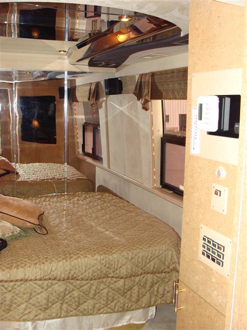 2000 Prevost Country Coach H3-45 For Sale