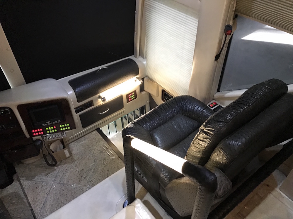 2000 Prevost Featherlite H3-45Double Slide