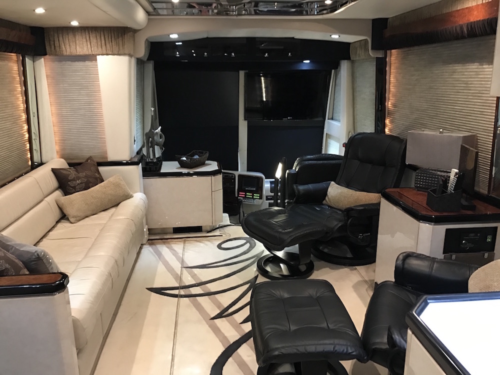 2000 Prevost Featherlite H3-45 For Sale