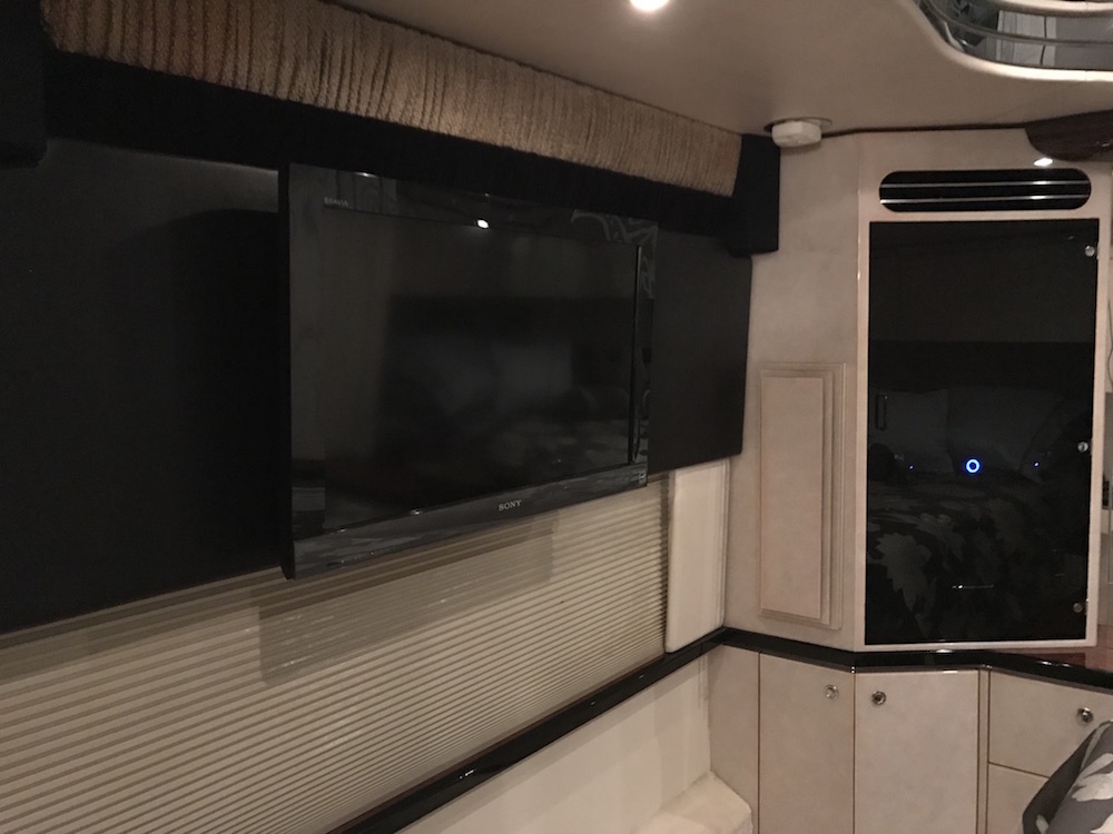 2000 Prevost Featherlite H3-45 For Sale