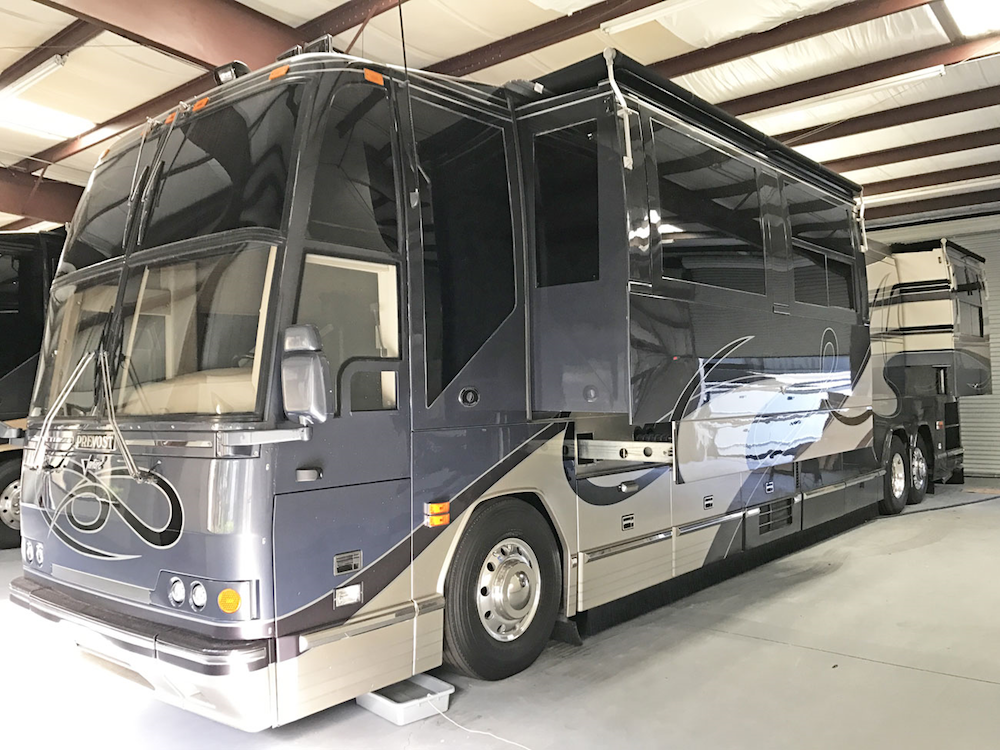 2000 Prevost Featherlite H3-45Double Slide