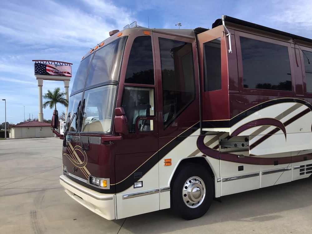 2000 Prevost Featherlite H3-45 For Sale