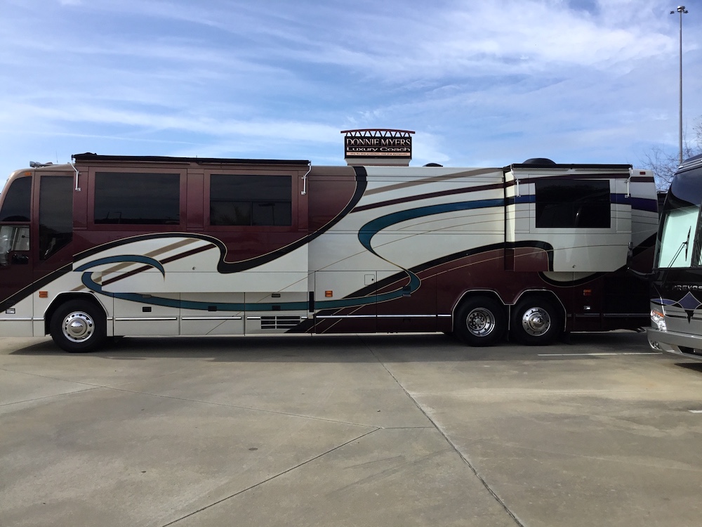 2000 Prevost Featherlite H3-45 For Sale