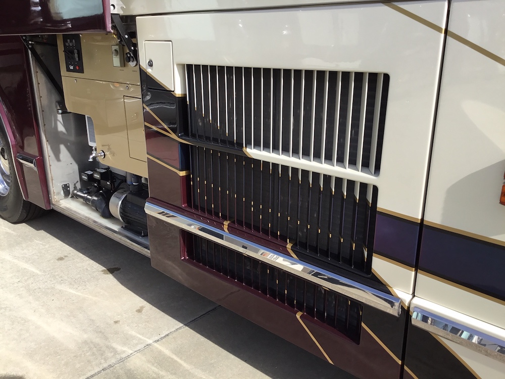 2000 Prevost Featherlite H3-45 For Sale