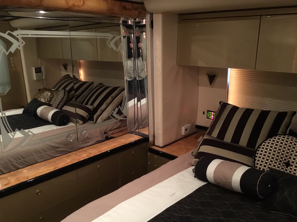 2000 Prevost Featherlite H3-45 For Sale