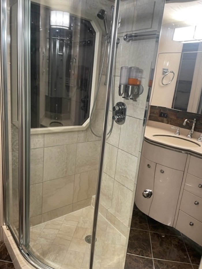 2000 Prevost Featherlite  H3-45 For Sale